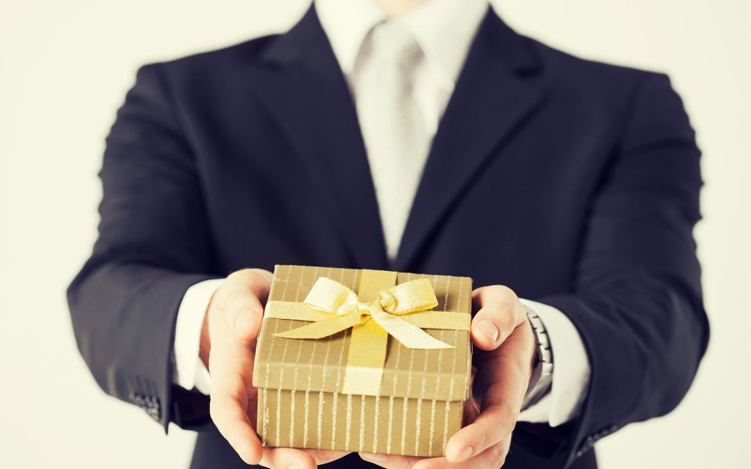 Man’s Guide to Holiday Jewelry Shopping